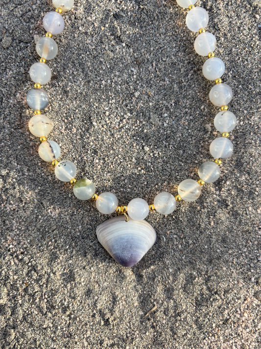 Collier Gutta